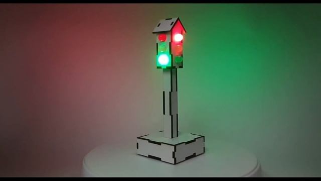Светофор работающий как настоящий ! )