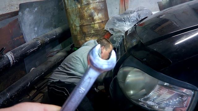 Установка сплиттера на передний бампер Nissan Almera Classik. смотреть онлайн