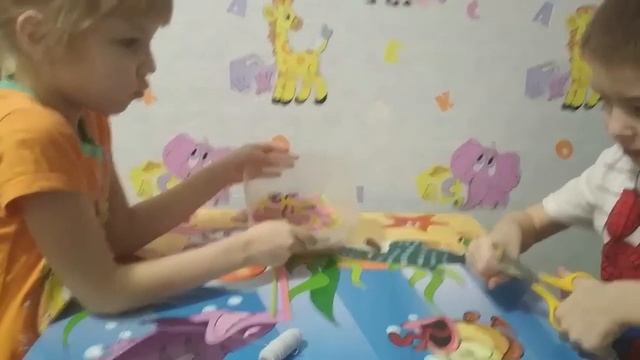 Ребятки Котятки делают браслеты из трубочек. смотреть онлайн