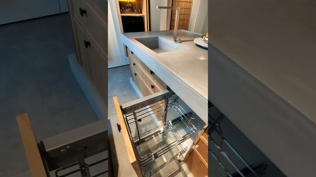 Moskva. Кухня стена. Обзор из салона Silver HOME смотреть онлайн