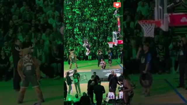 ВОТ ТАК НАДО ИГРАТЬ В БАСКЕТБОЛ :)