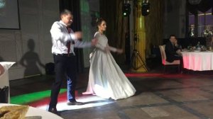 Зажигательный танец папы с невестой