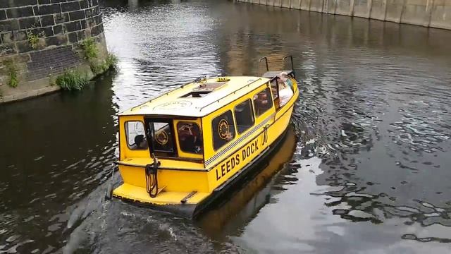 ?? Exploring LEEDS, UK смотреть онлайн