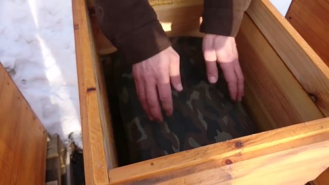 Зимняя подкормка пчел медом. Январь на пасеке. Зимняя ревизия пчел. смотреть онлайн