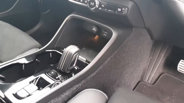 191D23423 - 2019 Volvo XC40 D4 R-Design 190HP AWD Automatic - Power Tailgat... смотреть онлайн