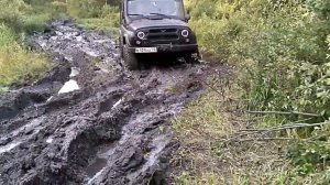 Уаз Хантер на 35 колёсах по болоту