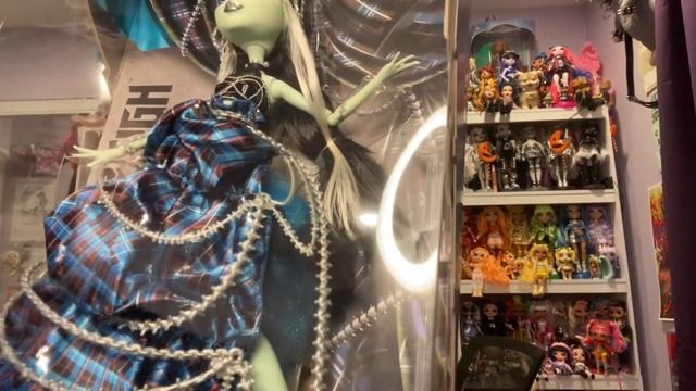 Monster High “Stitched in Style Frankie Stein” Doll / Box review смотреть онлайн