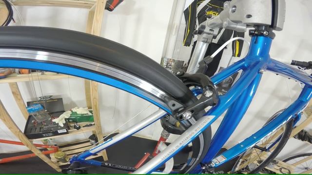 Budget road bike - where did Trek save the money on 1.2 Shimano Sora model? смотреть онлайн