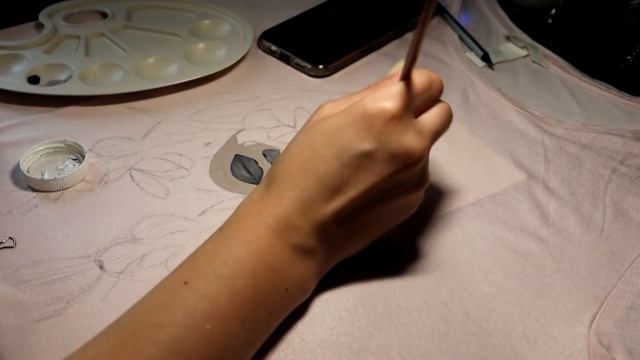 РОСПИСЬ ФУТБОЛКИ || РОСПИСЬ ОДЕЖДЫ АКРИЛОВЫМИ КРАСКАМИ ПО ТКАНИ ДЛЯ НОВИЧКОВ || PAINTING CLOTHING смотреть онлайн