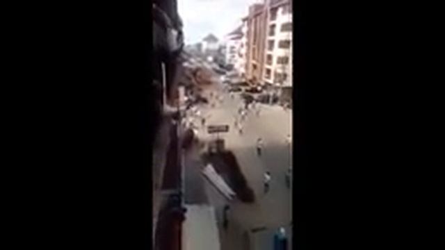 Python Dance: See What is Happening in Aba NOW (People Running Helter Scalter) смотреть онлайн