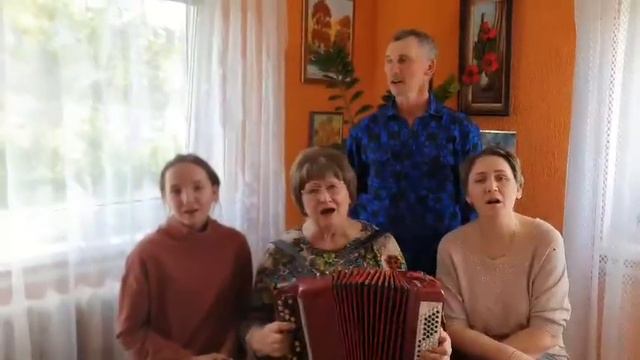 День Победы в исполнении семьи Михайловой Л И смотреть онлайн