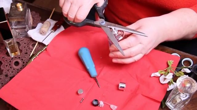 НЕ ВЫБРАСЫВАЙТЕ ПУСТЫЕ БУТЫЛОЧКИ ОТ ДУХОВ смотреть онлайн