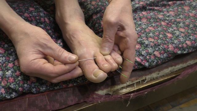 Игра с пальцами ног смотреть онлайн