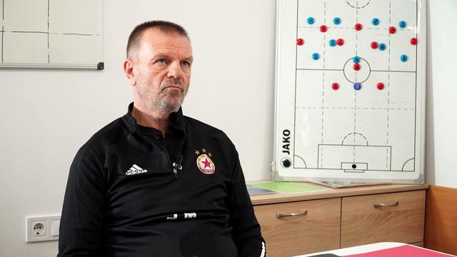 Стойчо Младенов срещу Левски: Имам много победни серии срещу "сините" смотреть онлайн