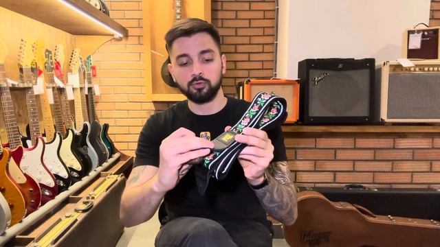 Обзор ремня для гитары Ernie Ball 4668 Winter Rose Jacquard | SKIFMUSIC.RU смотреть онлайн
