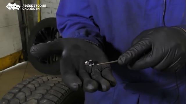 Если вылетешли шипы.. Дошиповка зимней резины смотреть онлайн