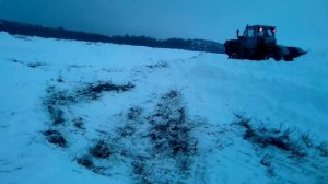 чистка снега на т 150  задним ножом площадок под навоз