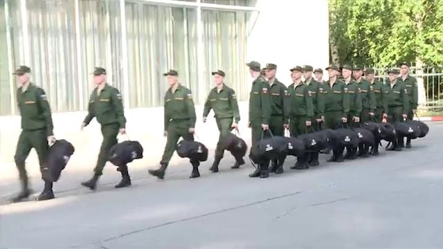 К местам службы отправились более 220 призывников из Вологды смотреть онлайн