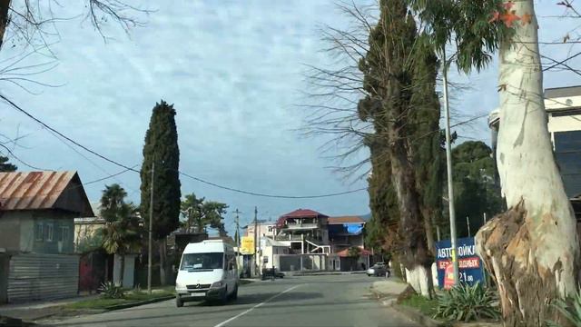 Гагра. Абхазия. Звучит музыкальная группа "Ассир". смотреть онлайн