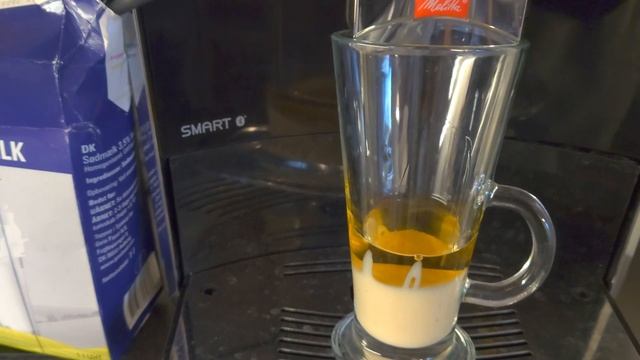 Канарский кофе Barraquito с помощью обычной кофемашины. смотреть онлайн