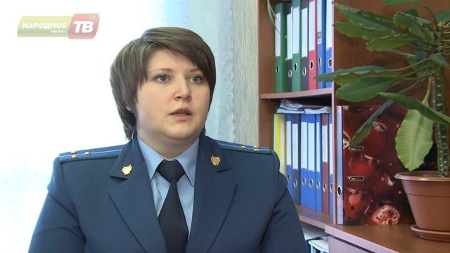 На ребенка с крыши дома упал кусок льда смотреть онлайн