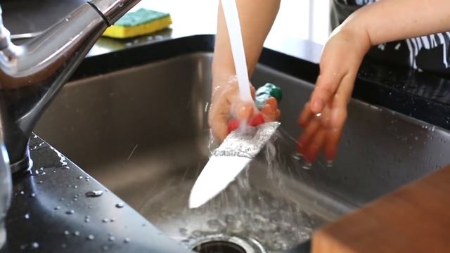 Spicy Grilled Squid (Grilled Calamari, Ojingeo-tonggui: 오징어통구이)