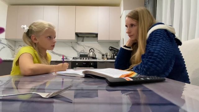 VLOG: Заболела / Делаем уроки с Настей / Ужин / Буллинг / Семейный влог смотреть онлайн
