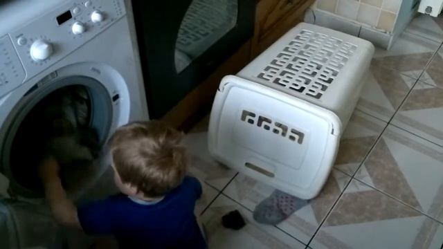 Постирушка. Диего стирает свою одежду. Diego wipes his clothes смотреть онлайн