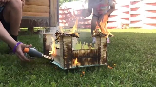 как я сжёг замок из спичек.