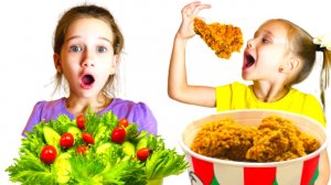 Полина и Даша играют в школу и едят вредную еду.