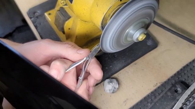 САМЫЙ БЫСТРЫЙ СПОСОБ ЗАТОЧКИ МАНИКЮРНЫХ КУСАЧЕК смотреть онлайн