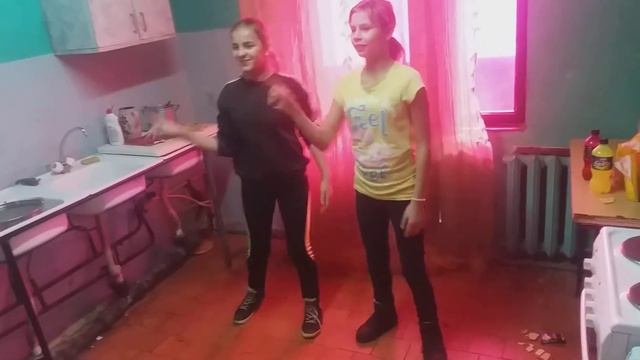 Танцы подростков в общаге смотреть онлайн