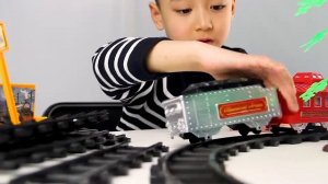 ТИМА и РАСПАКОВКА новой ИГРУШКИ! Игрушечный поезд и железная дорога!