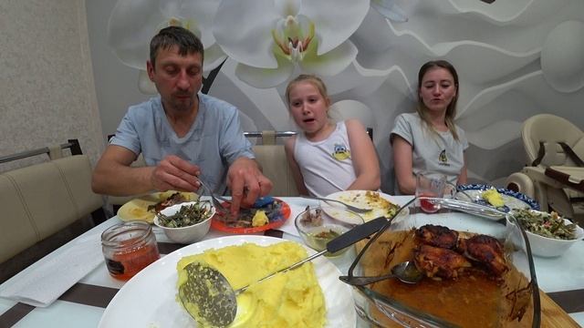 КУРИНЫЕ БЕДРА С КАРТОФЕЛЬНЫМ ПЮРЕ смотреть онлайн