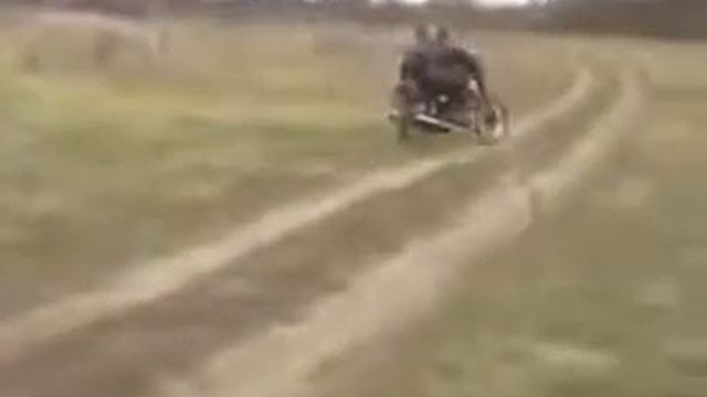 мотоцикл развалился, прикол смотреть онлайн