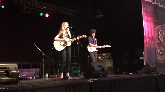 Vice SOS cafe 4/2017 Karley Collins and Alex Sandlin смотреть онлайн