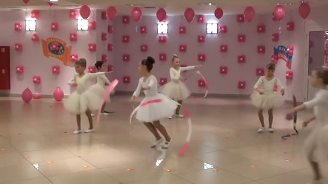 МБДОУ № 300 "Вьюга" Танец с лентами смотреть онлайн