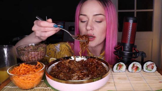 MUKBANG | Домашние роллы, чачжанмен, говядина | Rolls, noodles, beef не ASMR смотреть онлайн