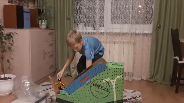 Распаковка трюкового самоката MIKAR WHEEZE смотреть онлайн