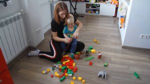 mega bloks конструктор зоопарк. КЕША играет в игру. Lego