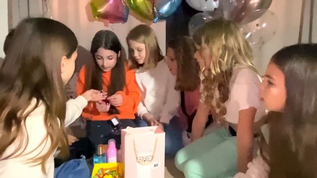 Настя на вечірці ДЕНЬ народження Маші ПОДАРУНКИ My little Nastya смотреть онлайн
