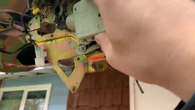 2001 Ford Escape: (Extended length video) Troubleshooting and replacing the hatch latch mechanism. смотреть онлайн