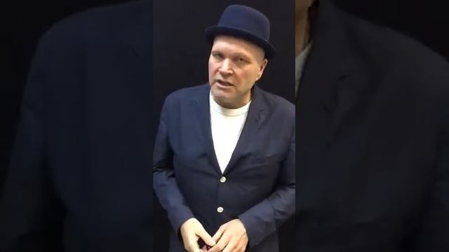 Встречаются два школьных друга, один прапорщик другой генерал...Анекдот смотреть онлайн