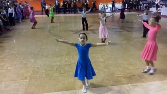 Медленный вальс. Спортивный бальный танец. смотреть онлайн
