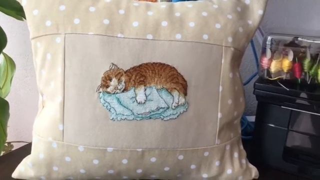 Вышивка оформленная в подушечку. Вышился мой котик. Как сшить наволочку на подушку. смотреть онлайн