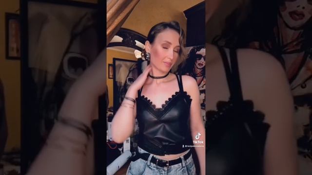 ПРИЧЕСКИ. ХВОСТ. КРАСИВЫЕ И ЛЕГКИЕ ПРИЧЕСКИ. НИЗКИЙ ПУЧОК. ЦЕПОЧКИ В ПРИЧЕСКАХ. смотреть онлайн