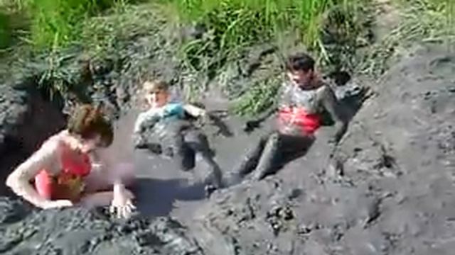 "Three Pigs". смотреть онлайн