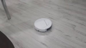 Говорящий робот пылесос Midea VCR03