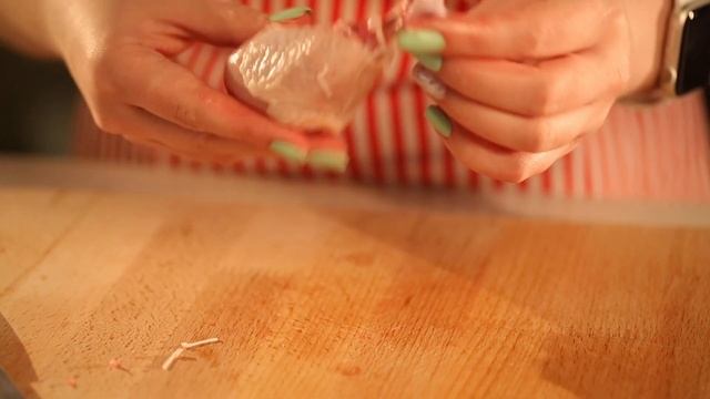 Курица в зелёной панировке смотреть онлайн