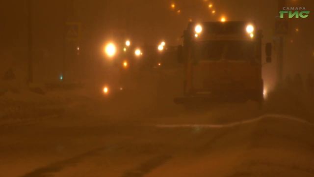 Уборка дорог и тротуаров продолжается